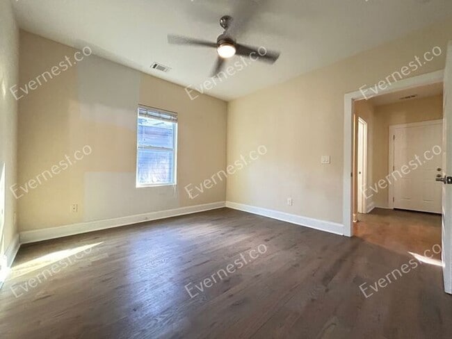 Building Photo - 998 Mayson Turner Rd NW