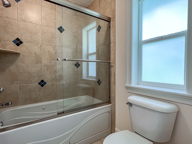 Building Photo - Bright & Beautiful Forest Heights Home with Gourmet Kitchen, Bonus Space & Private Cul-de-Sac Set...