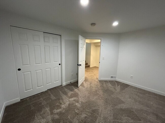 Building Photo - Spacious 5-Bedroom Home with Finished Basement and 3-Car Garage in Wellington