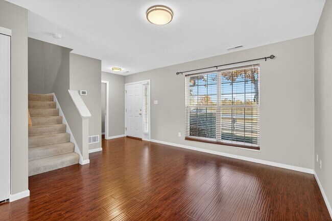 Building Photo - Spacious 3BR Townhome Across From Neighbor...