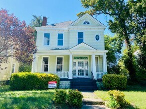 Building Photo - Gorgeous 3 bdrm/2.5 bath newly renovated h...