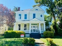 Building Photo - Gorgeous 3 bdrm/2.5 bath newly renovated h...
