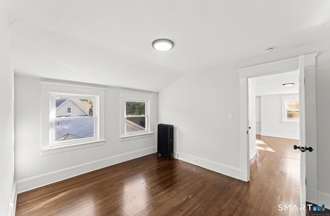 Building Photo - 541 Savin Ave