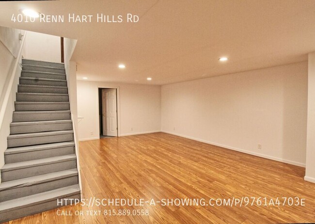 Building Photo - Gorgeous Loft Style Townhouse! Great Locat...