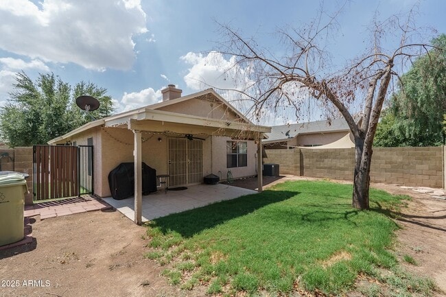 Building Photo - 6450 W Lawrence Ln