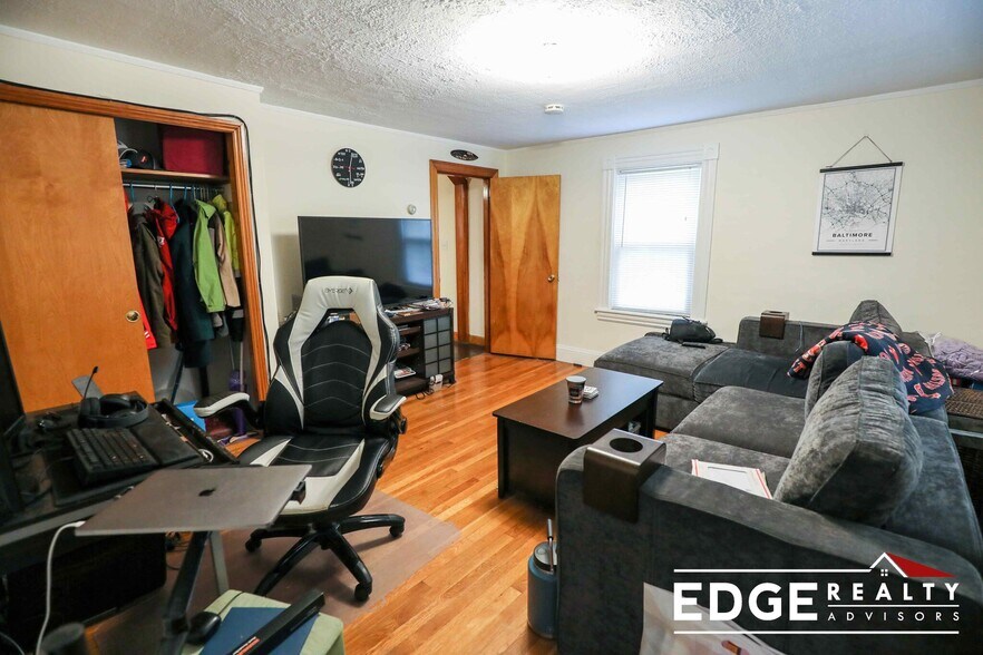 Building Photo - 2 Oneil Pl. Unit 2