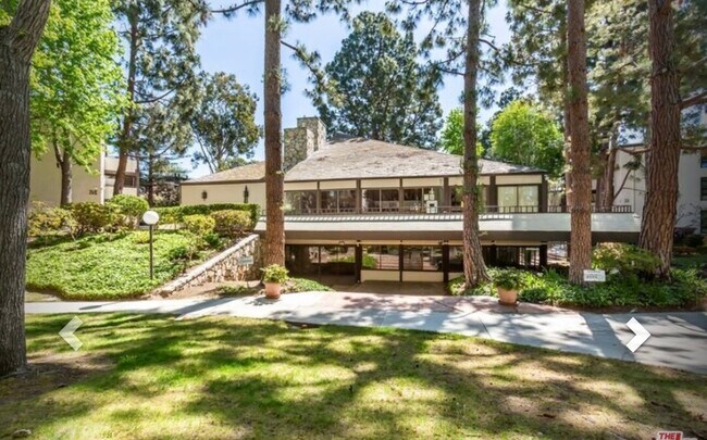 Building Photo - 7765 W 91st St