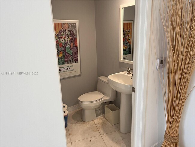 Building Photo - 901 Brickell Key Blvd