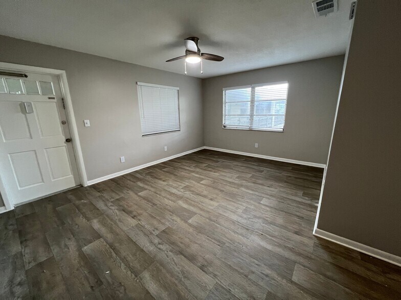 Building Photo - 1 Bed/1 Bath - Unit 16