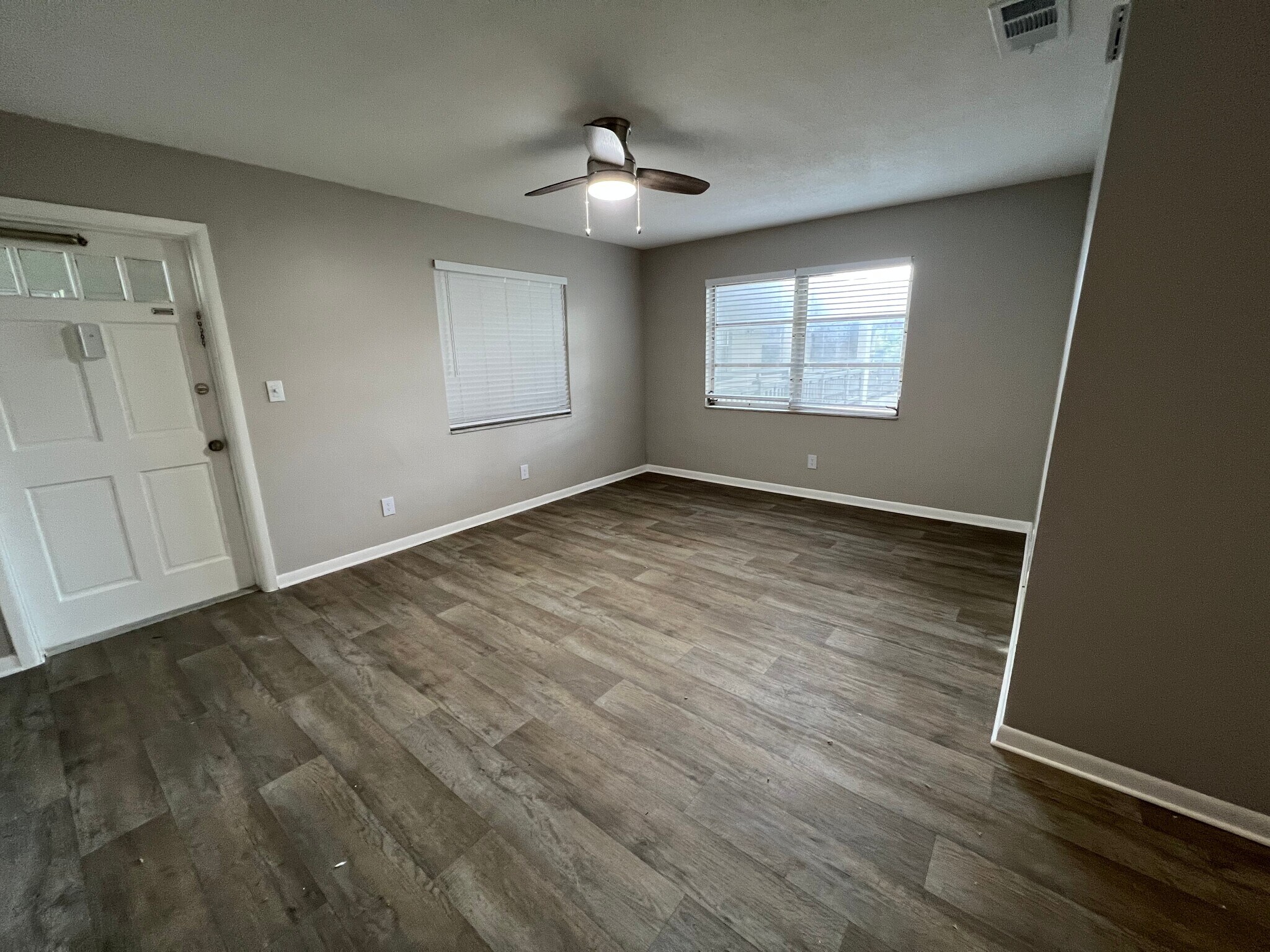 Building Photo - 1 Bed/1 Bath - Unit 16