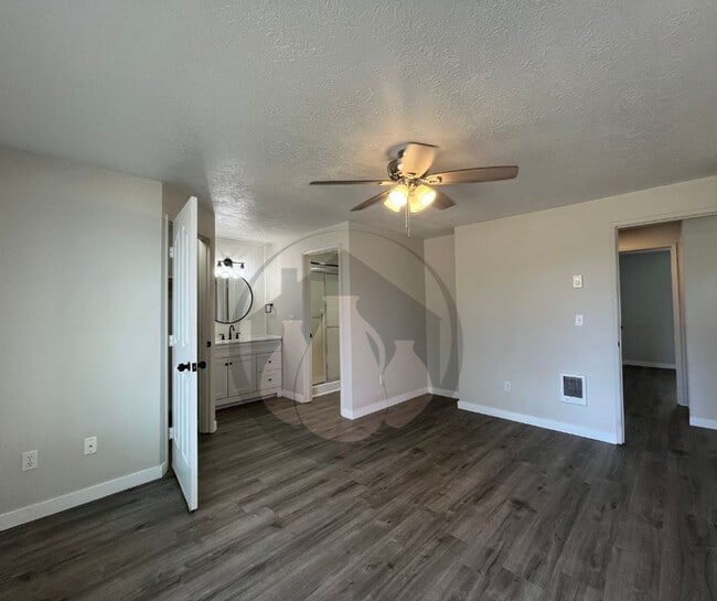 Building Photo - Updated Single Level Home