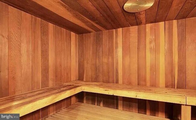 Building Photo - 700 7th St SW