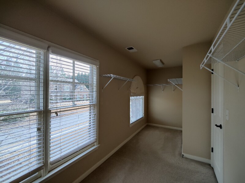 Building Photo - 1650 Bramble Bush Way