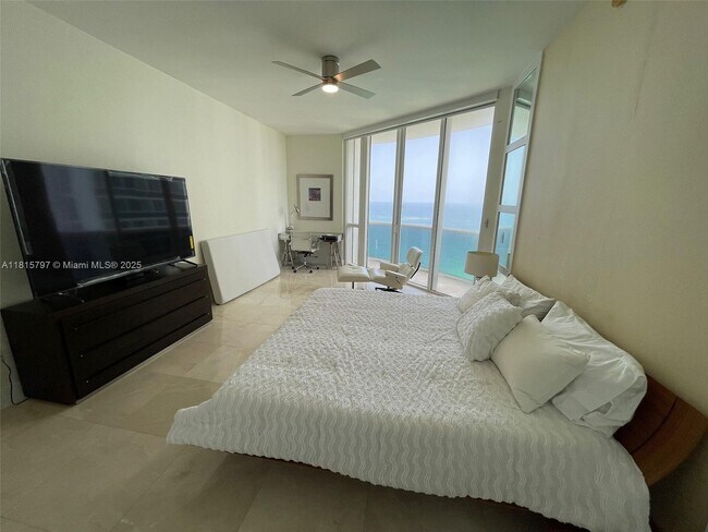 Building Photo - 15901 Collins Ave