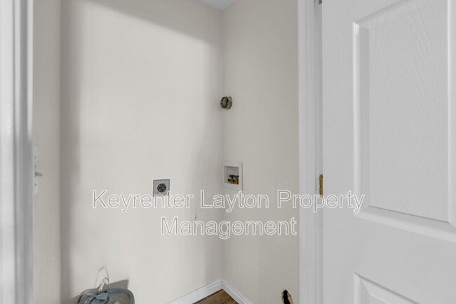 Building Photo - 490 E 700 S