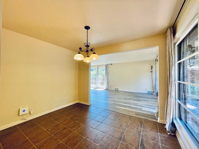 Building Photo - Beautiful Craftsman House in Quiet Queen Anne Neighborhood!