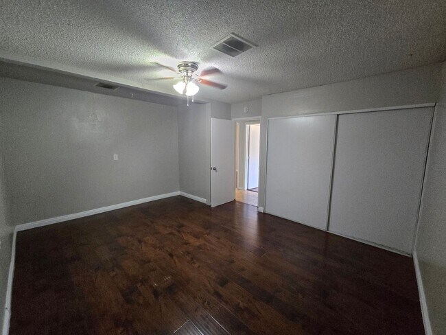 Building Photo - Newly Remodeled 3 Bedroom 1 Bathroom Home!...