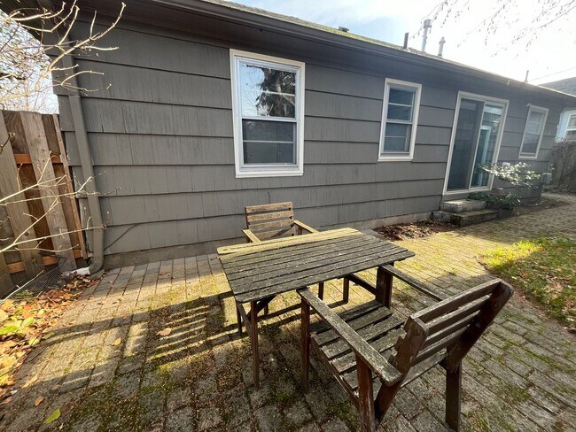 Building Photo - 4643 NE 38th Ave