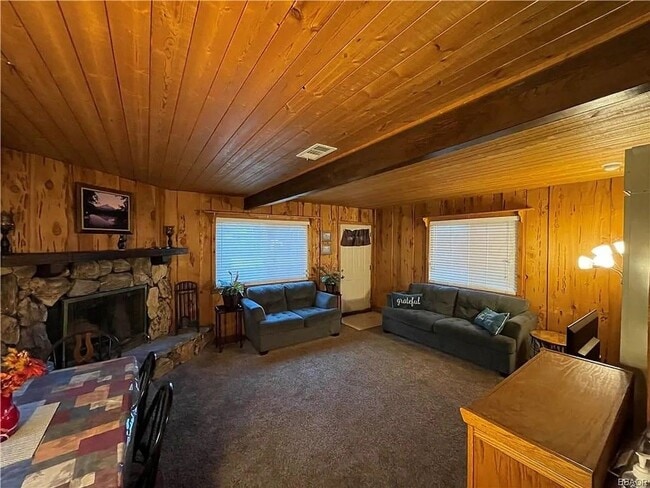 Building Photo - Warm & Cozy Single-Story Home in Big Bear City