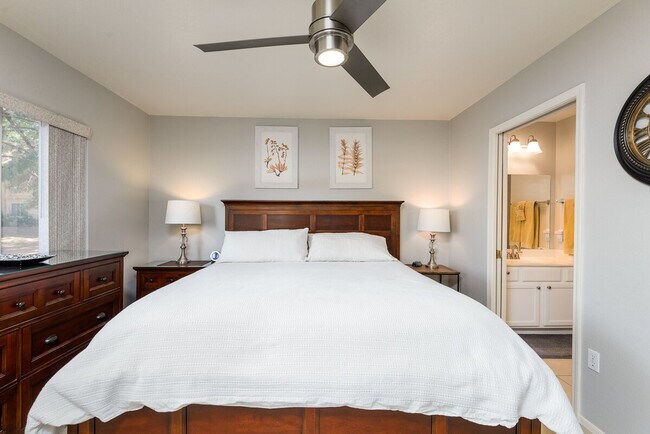 Building Photo - 9775 N 94th Pl