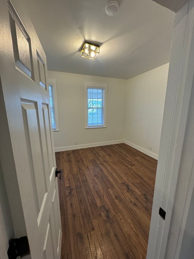 Building Photo - Discover Your Dream Home in Historic Brewers Hill!