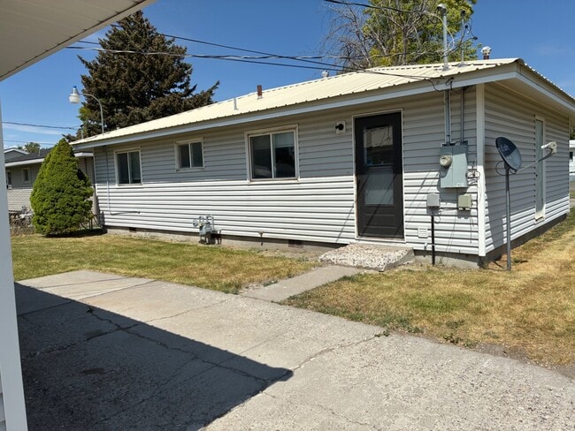 Building Photo - 658 Oriental Ave