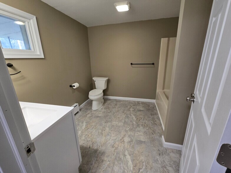 Building Photo - 355 S Hokendauqua Dr