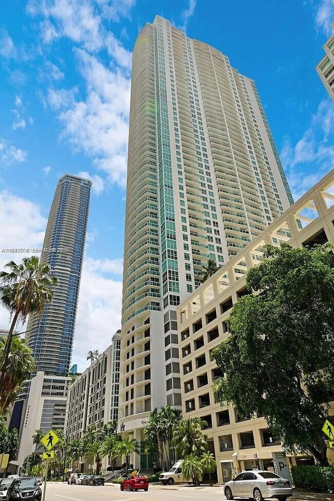 Building Photo - 950 Brickell Bay Dr