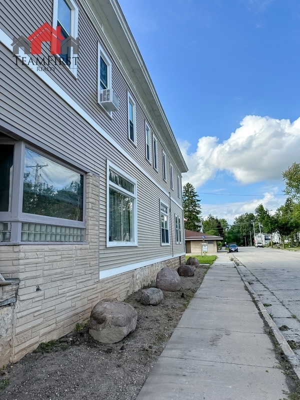 Building Photo - 205 N Maple St