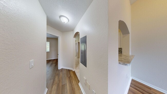 Building Photo - 2BD/2BA Condo in Briar Bay!
