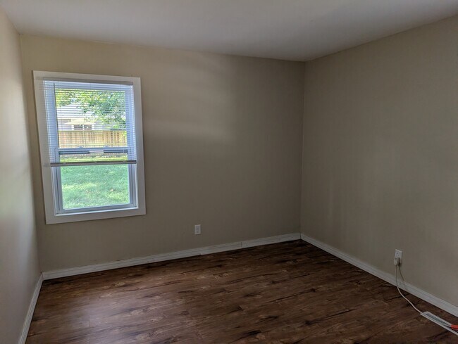 Building Photo - 1805 Southwood Dr