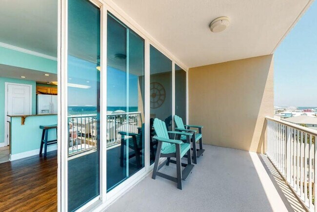 Building Photo - 1524 W Beach Blvd