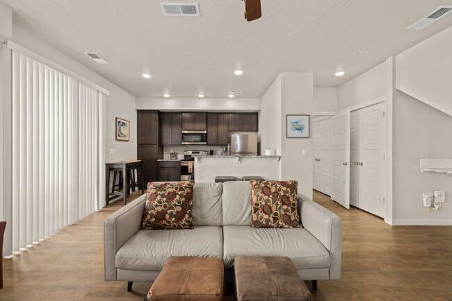 Building Photo - Beautiful Home in Garden City!