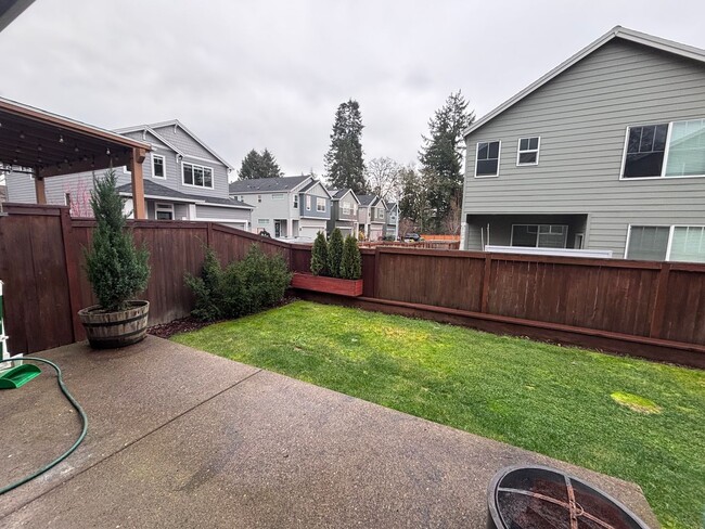 Building Photo - Large 4 Bedroom Home in Beaverton