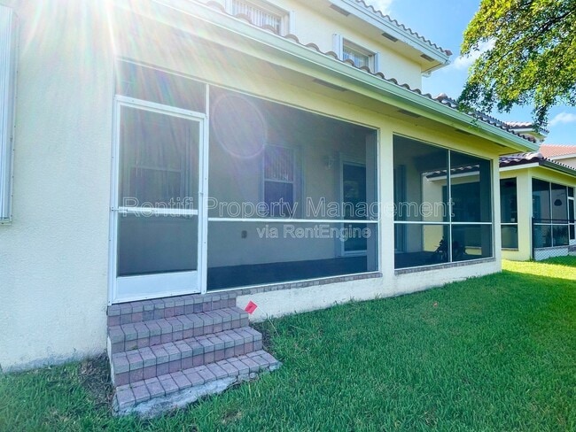 Building Photo - 17038 Tremont St