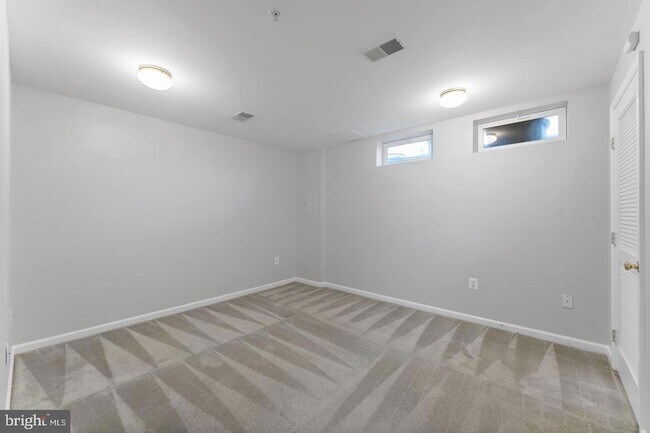 Building Photo - 4004 Meadow Trail Ln