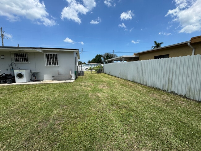 Building Photo - 17472 SW 105th Ave
