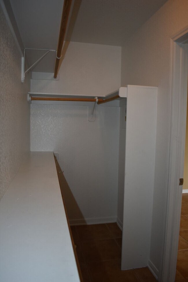 Building Photo - 1600 Nicholas Cir