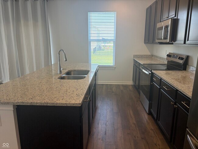 Building Photo - 354 N Grand Oak Dr