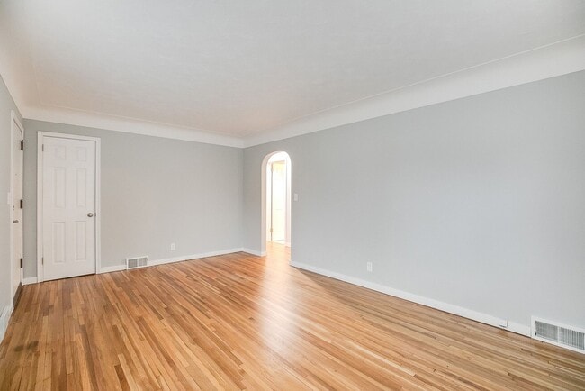 Building Photo - Stunningly Renovated 5-Bed Arden Hills Home.