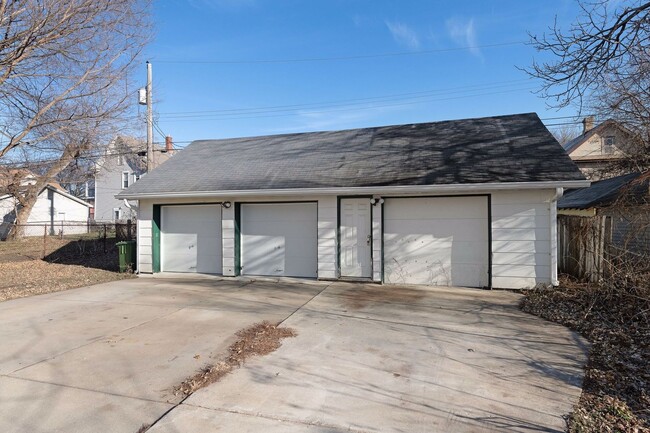 Building Photo - 420 N Oliver Ave