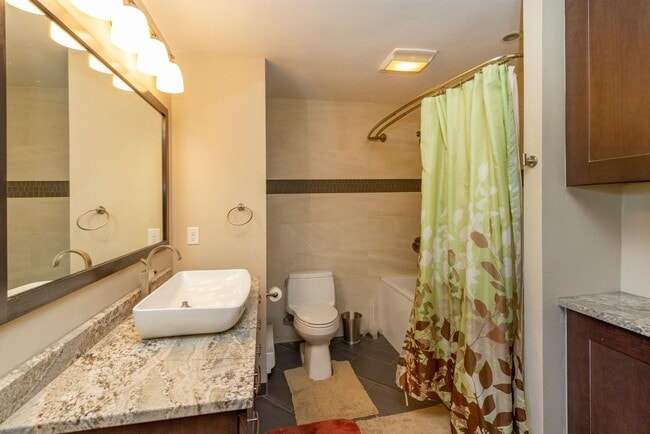Building Photo - Woodworks Townhome- 3 Bedroom/3 Bath Unit ...
