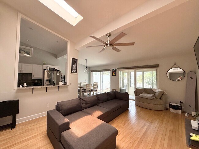 Building Photo - PET FRIENDLY - Charming 4-Bedroom Home in ...