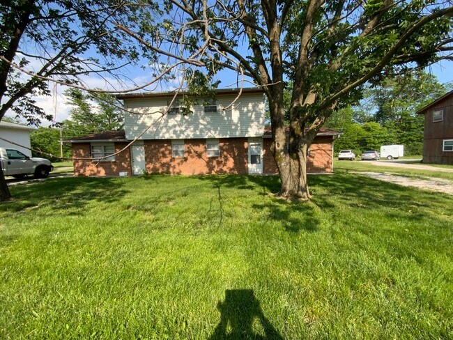 Building Photo - 560 NE Park Ln