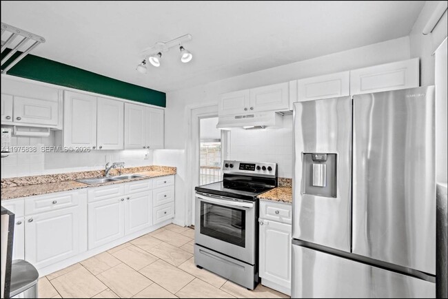 Building Photo - 5754 SW 20th St