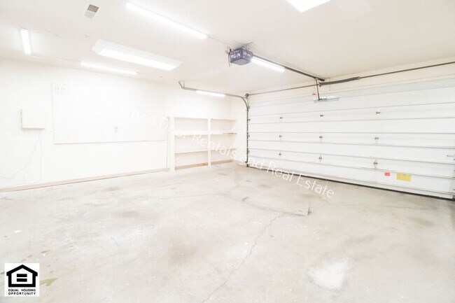 Building Photo - 8218 Fountainhead Dr