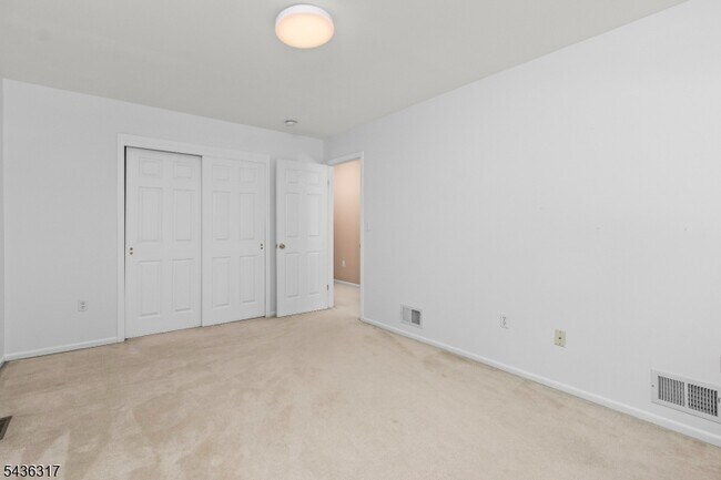Building Photo - 21 Edgefield Dr