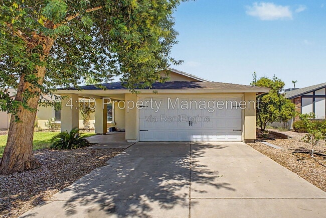 Building Photo - 2104 N Comanche Dr