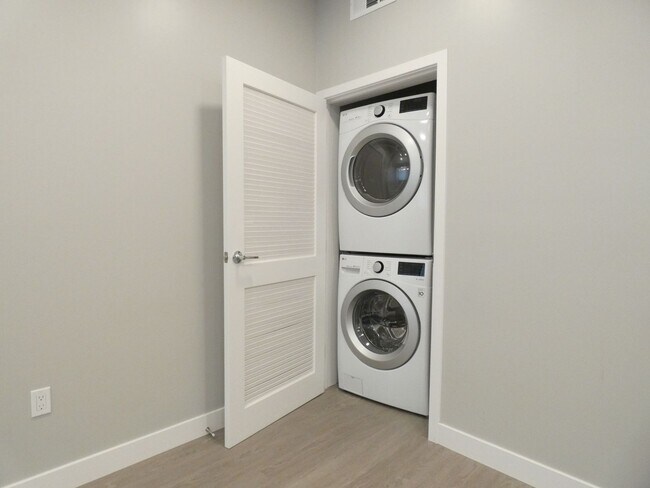 Building Photo - 11671 Erwin St