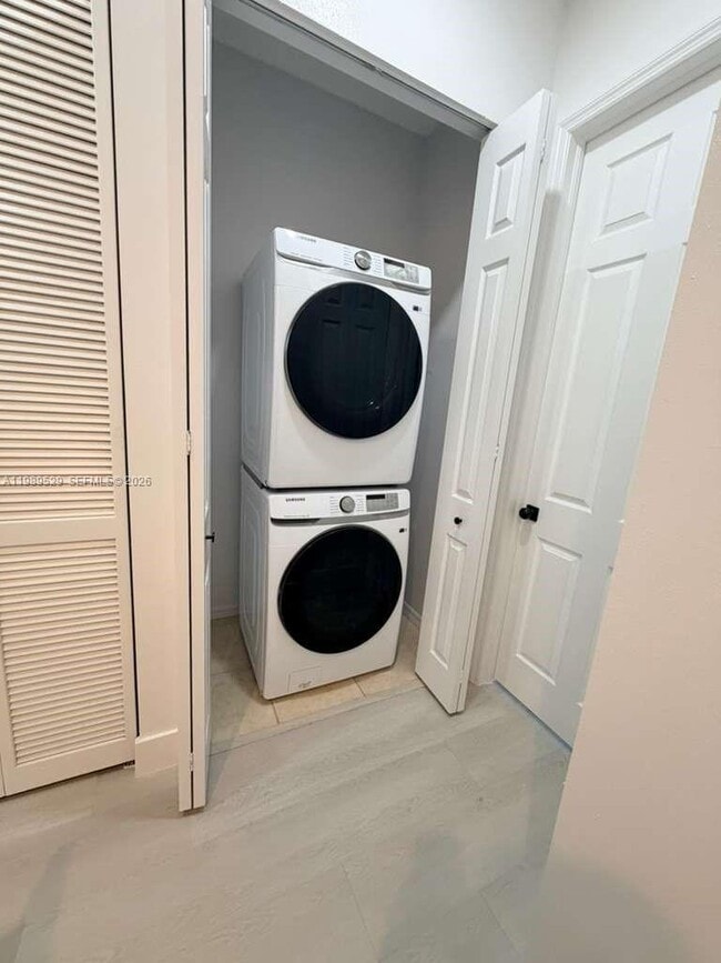 Building Photo - 1022 NE 42nd Terrace